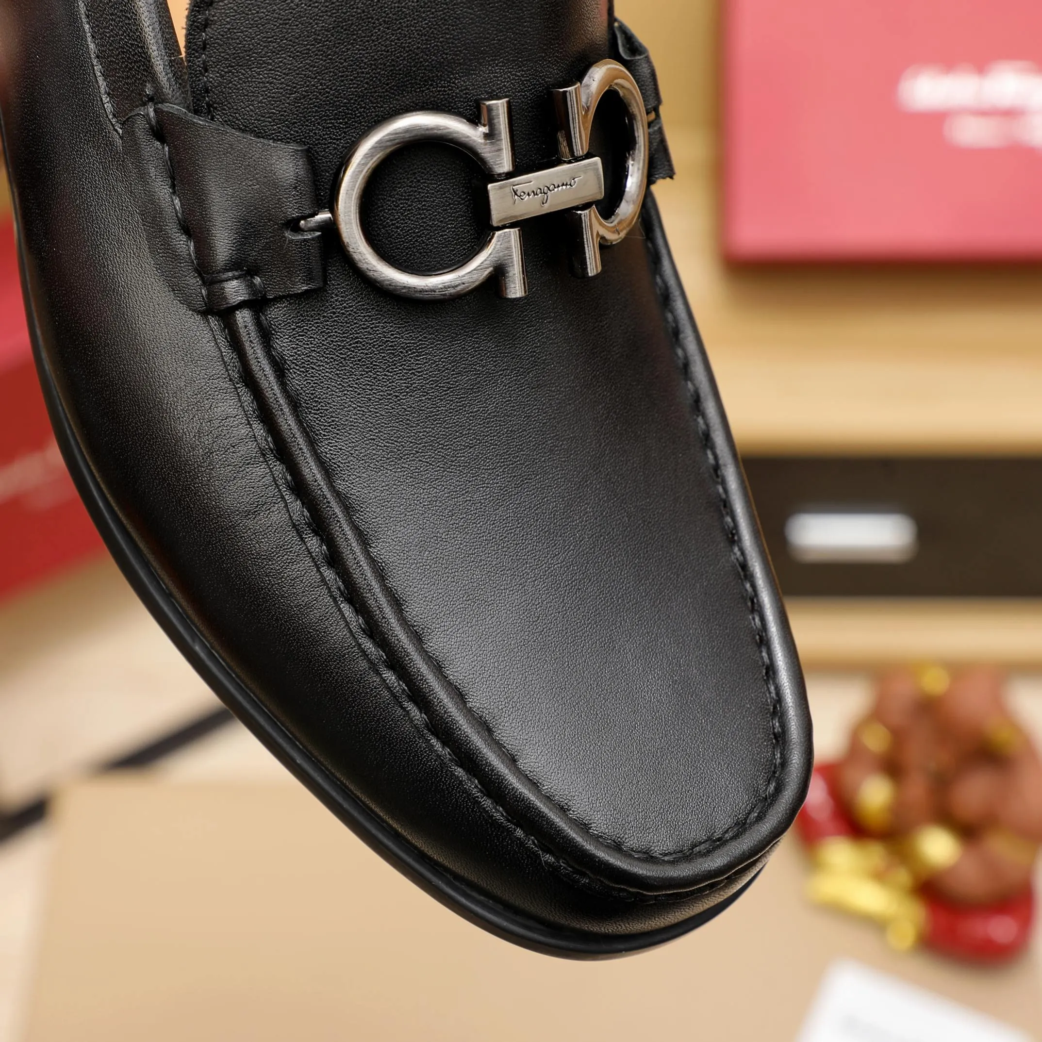 Men's clothing and shoes 💰460 🔥Ferragamo's new men's casual slip-on shoes🇨🇳Official website original 1:1 mold opening, original quality💯Fine workmanship, high-end luxury☘The upper is made of imported Italian first-layer cowhide🌴Luxury🐂leather lining🍓Rubber wear-resistant and non-slip outsole, breathable and comfortable to wear🍍The first choice for high-end men, black, size 38-45